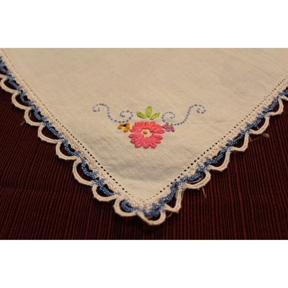 Vintage Hand Embroidered Floral Handkerchief with Scalloped Blue & White Edging - Picture 3 of 6